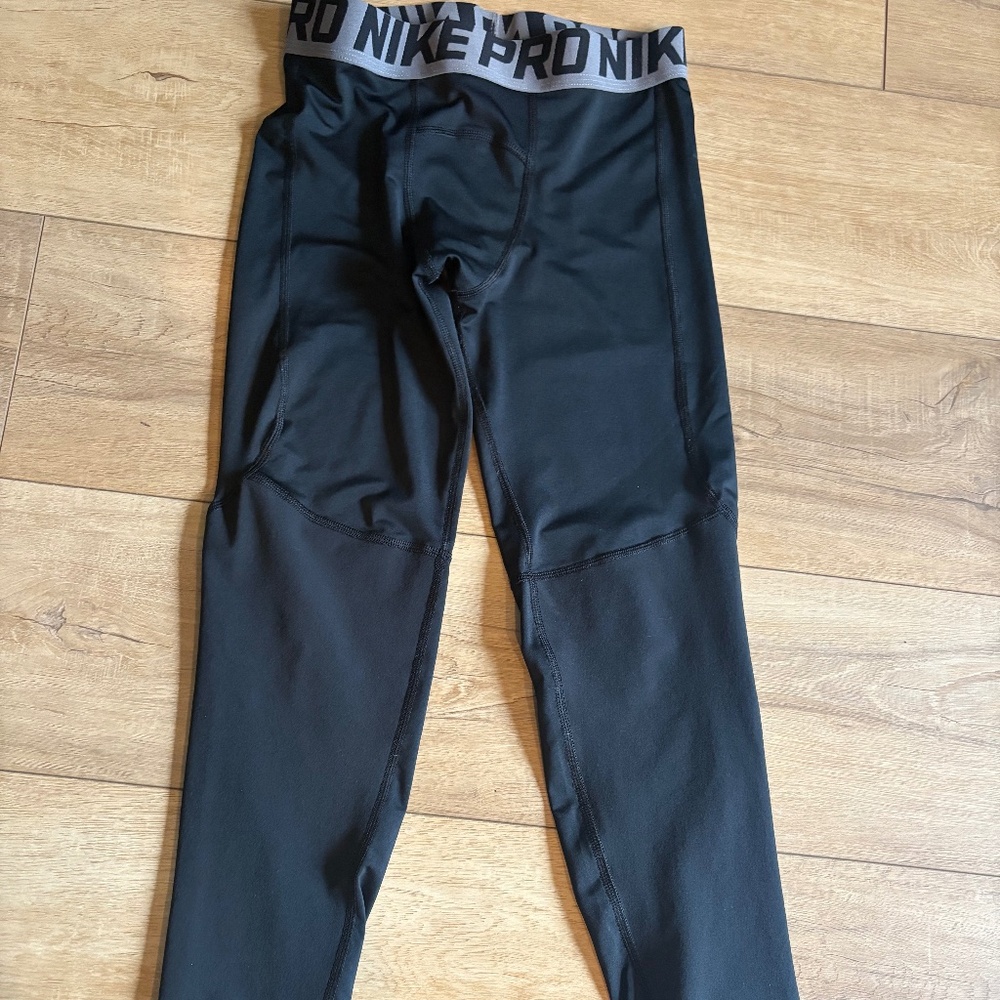 Nike Pro athletic leggings with reinforced knees, youth medium